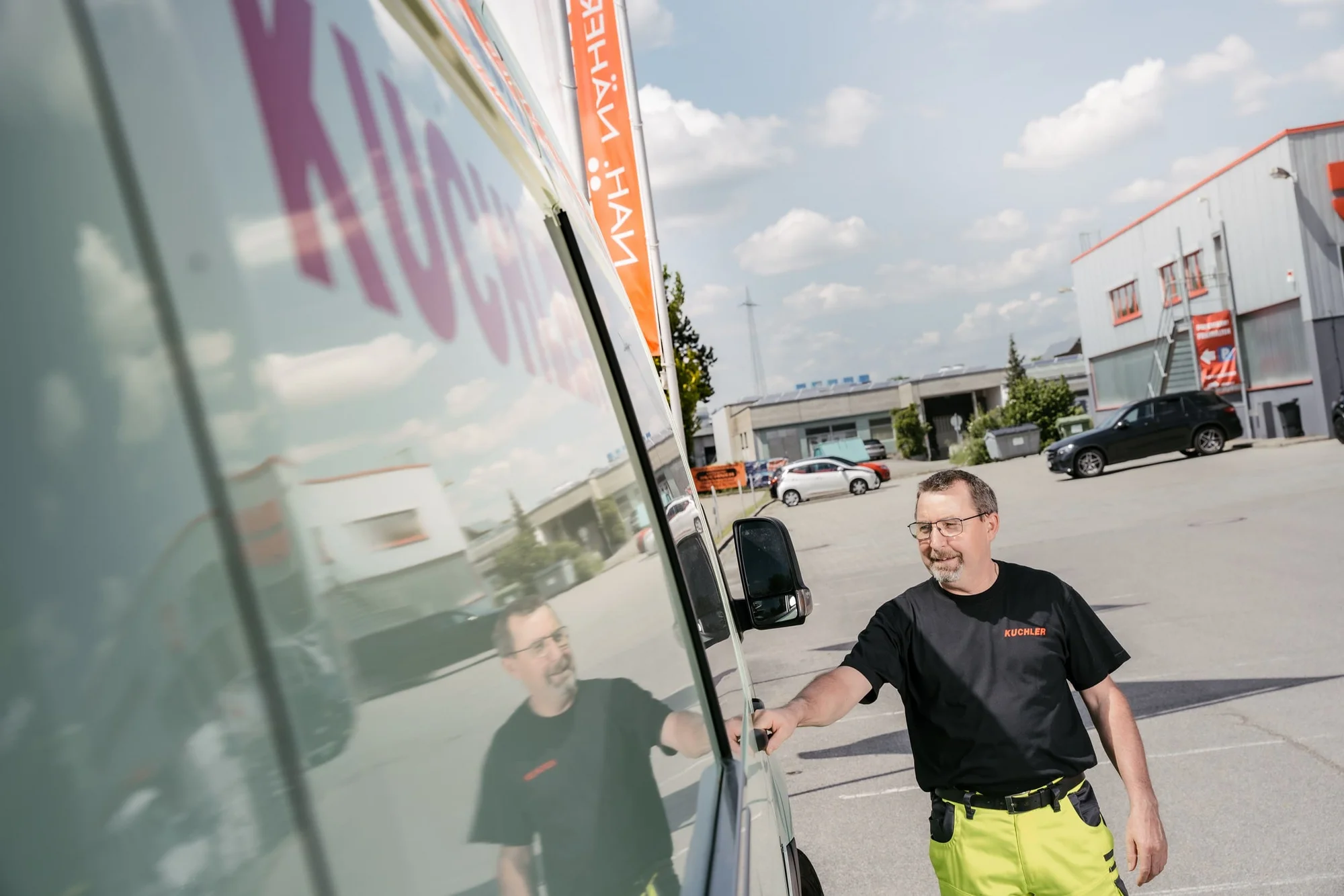 Kanalreinigung mit Spezialdüsen und Saugfahrzeugen